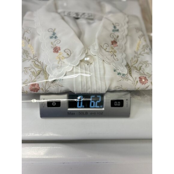 Vintage Cathy Che Blouse With Floral Embroidery & Scalloped Collar - Picture 8 of 8